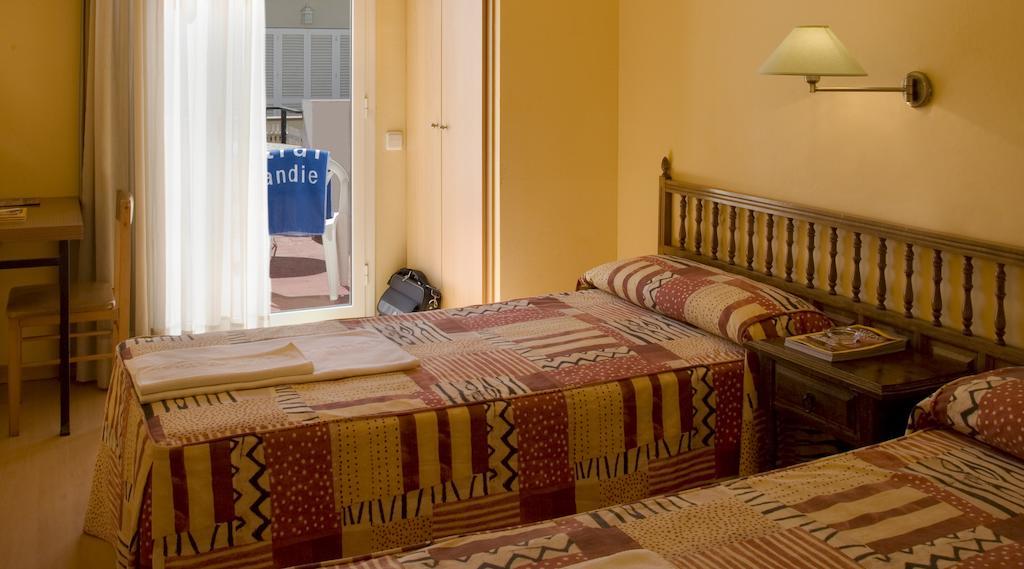 Hotel Central Normandie Сиджес Номер фото